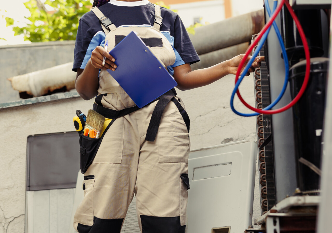 repairman-optimizes-hvac-system-efficacy